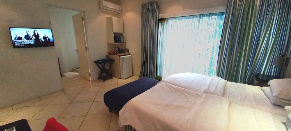 Bentley On The Beach Standard King Room