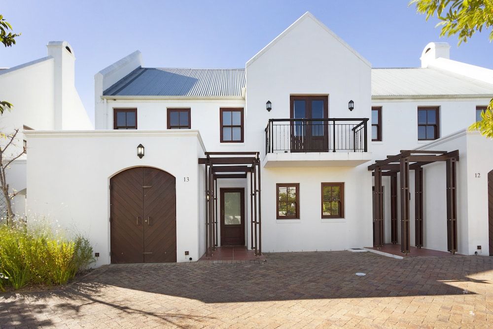 House (2 Bedrooms)