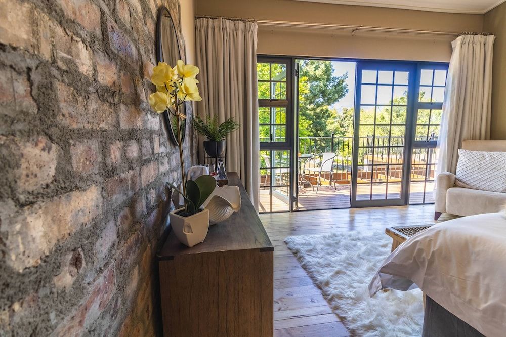 Val de Vine Guesthouse Luxury Double Room, 1 Queen Bed, Balcony, Garden View 13