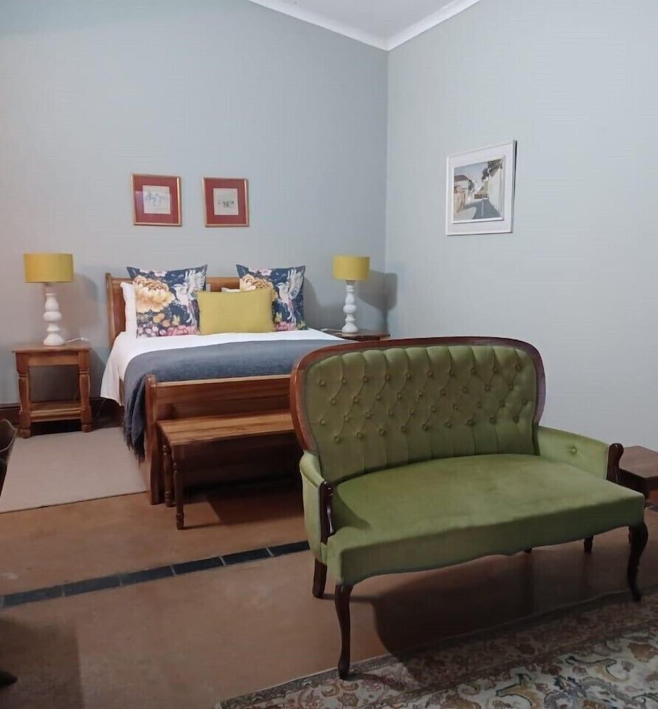 Drakensberg Mountain Retreat Romantic Room, Patio, Mountain View 2