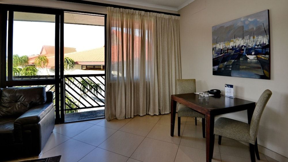 ANEW Hotel Ocean Reef Zinkwazi Suite, Garden View 10