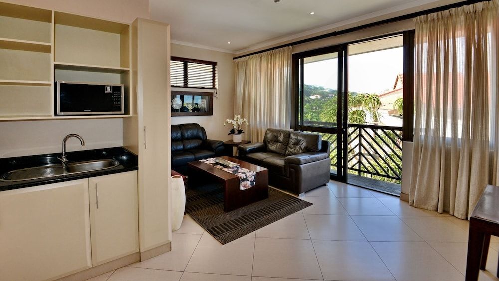 ANEW Hotel Ocean Reef Zinkwazi Suite, Garden View 12