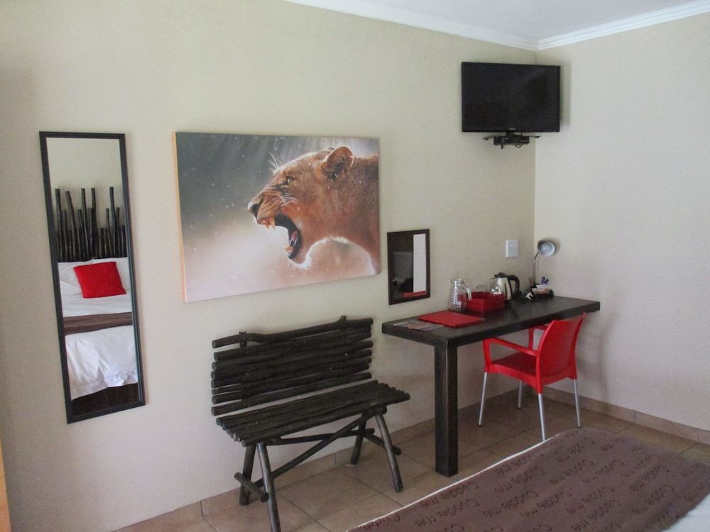 Lions Guesthouse Standard Double Room 6