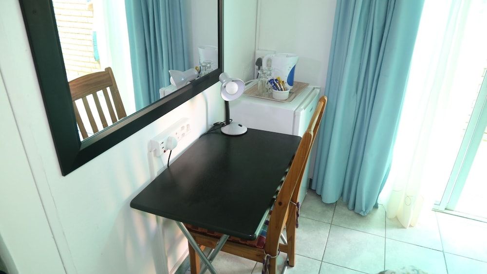 Roba Monakedi Guest Lodge Double Room 6