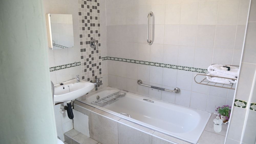 Roba Monakedi Guest Lodge Double Room 16