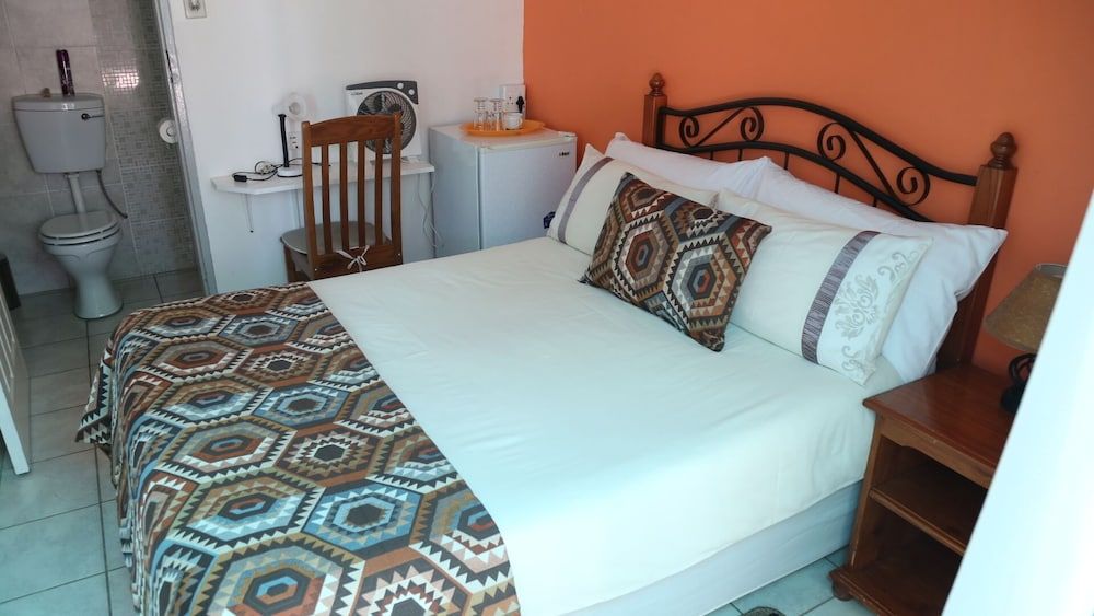 Roba Monakedi Guest Lodge Single Room 3