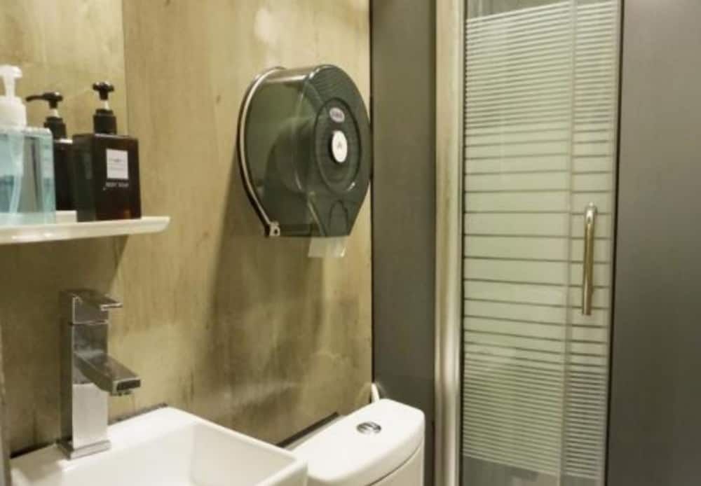 Hi Backpackers - Hong Kong Hostel Group Shared Dormitory, Mixed Dorm (1 Bed in 10-Bed) 9