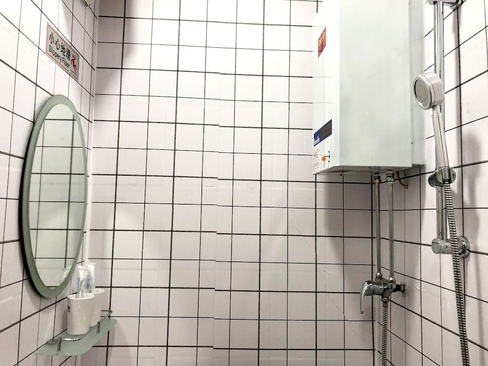 Owl Hostel Classic Twin Room 7