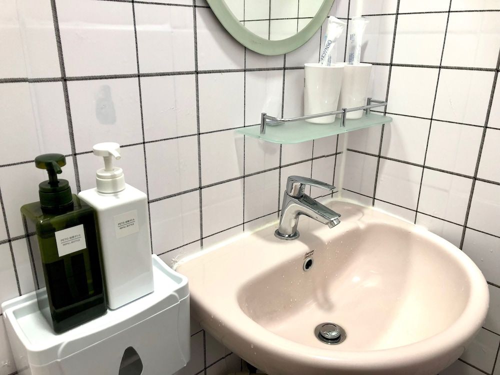 Owl Hostel Classic Twin Room 5