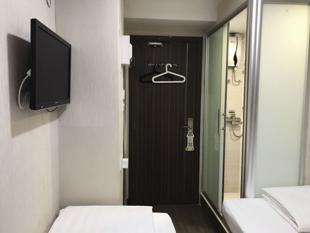 AA Inn Elite Twin Room, Multiple Beds 3
