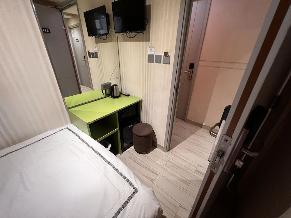 POP E INN Basic Single Room 23