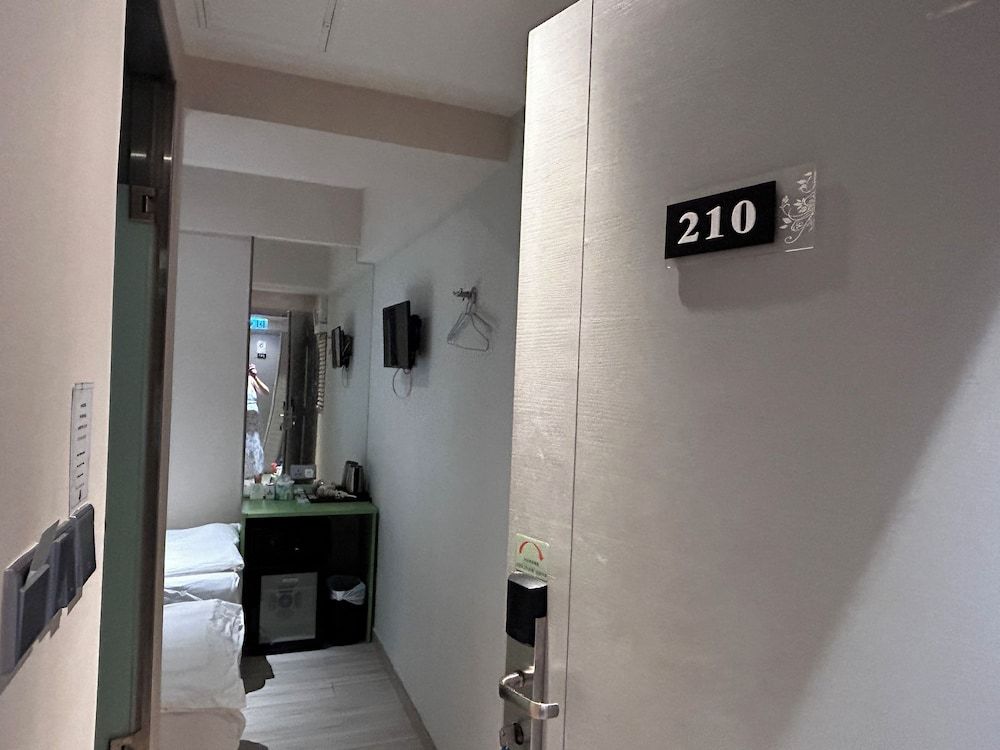 POP E INN Standard Twin Room 10