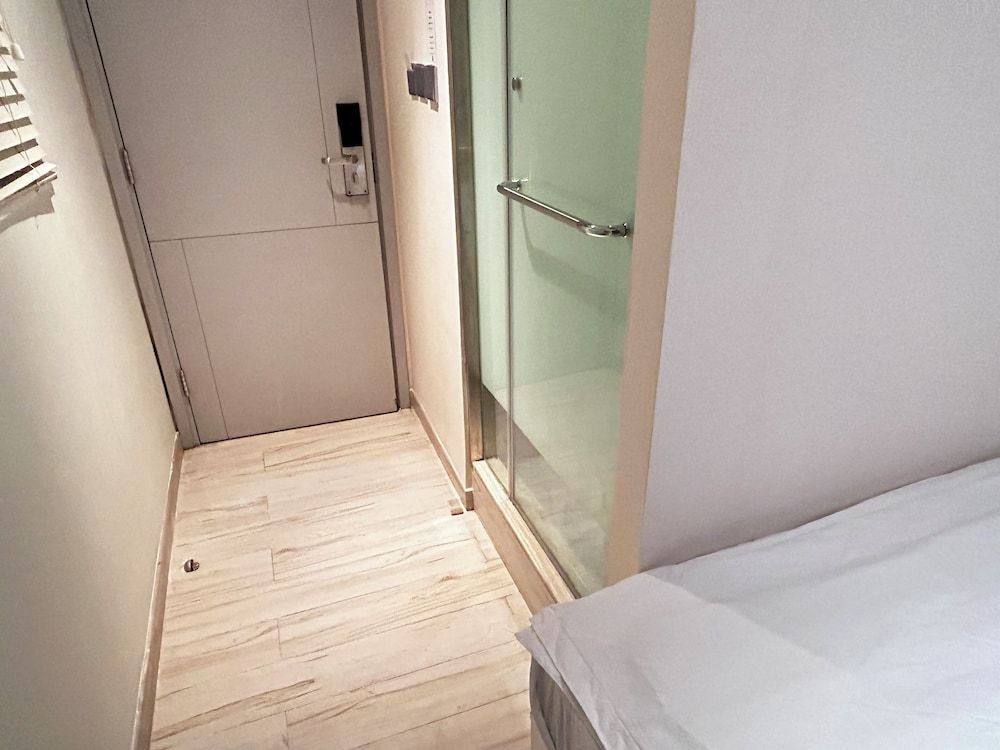 POP E INN Standard Twin Room 8