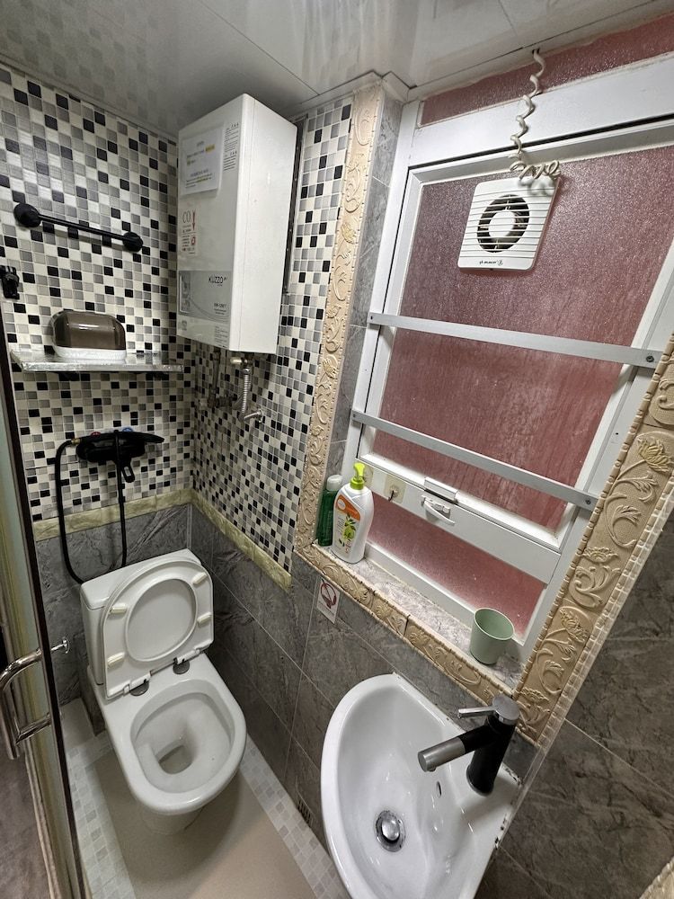 Economy Room