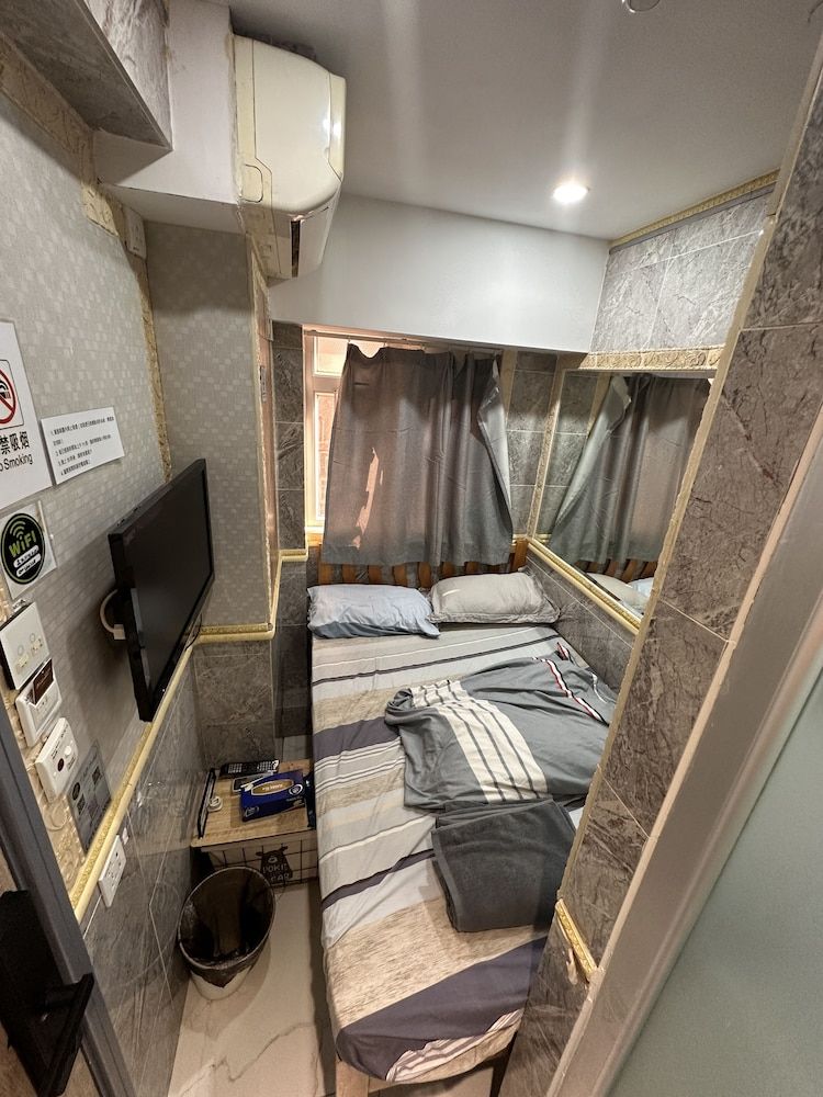 Economy Room