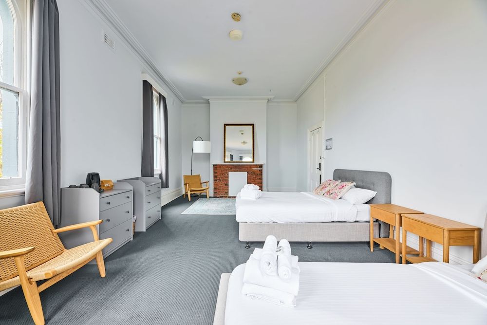 College Lawn Hotel - Hostel Economy Quadruple Room, Shared Bathroom 2