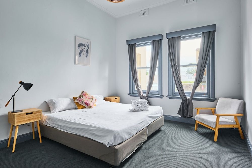 College Lawn Hotel - Hostel Standard Double Room, Shared Bathroom