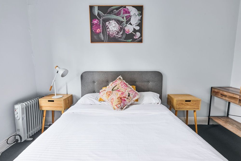 College Lawn Hotel - Hostel Economy Double Room, Shared Bathroom 3