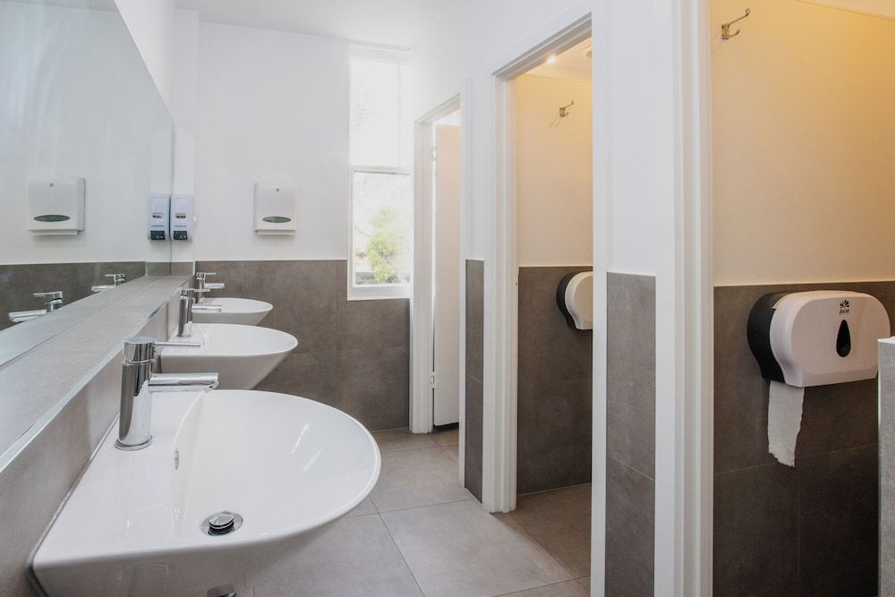 College Lawn Hotel - Hostel Economy Quadruple Room, Shared Bathroom 4