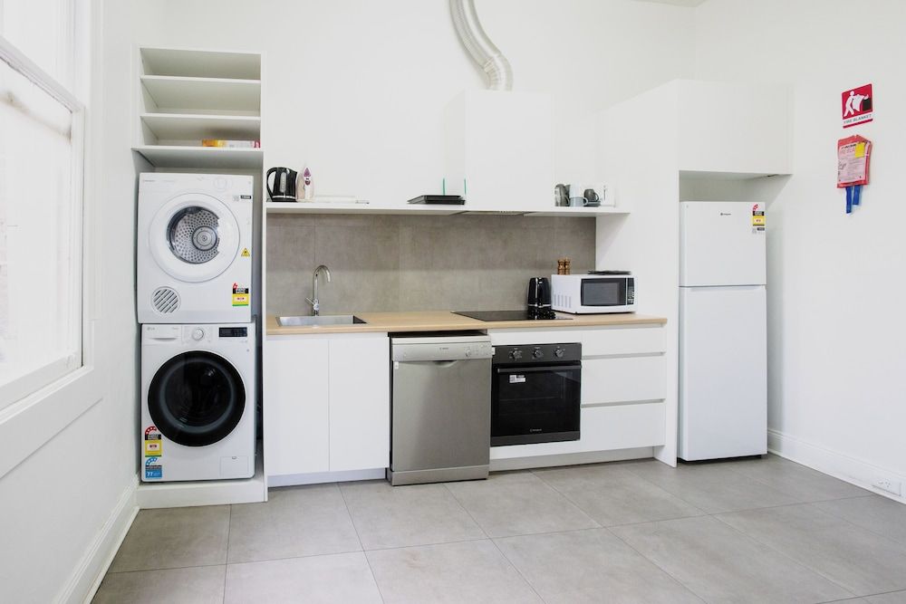 College Lawn Hotel - Hostel Economy Quadruple Room, Shared Bathroom 9