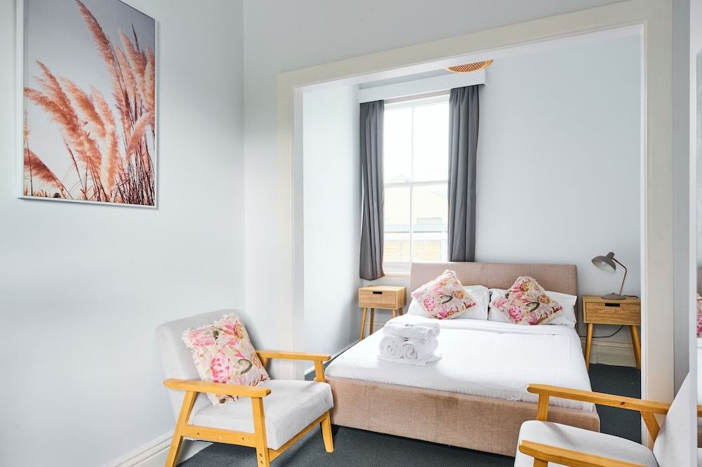 College Lawn Hotel - Hostel Standard Double Room, Shared Bathroom 3