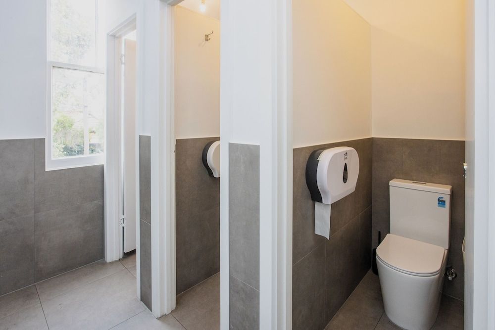 College Lawn Hotel - Hostel Economy Quadruple Room, Shared Bathroom 7