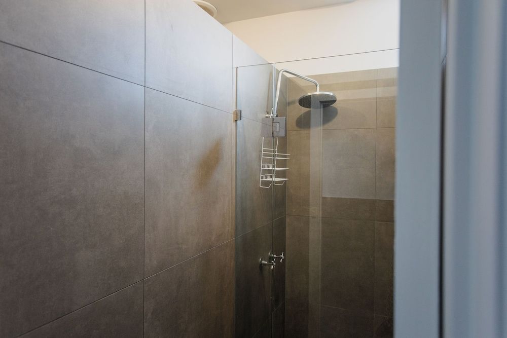 College Lawn Hotel - Hostel Economy Quadruple Room, Shared Bathroom 5