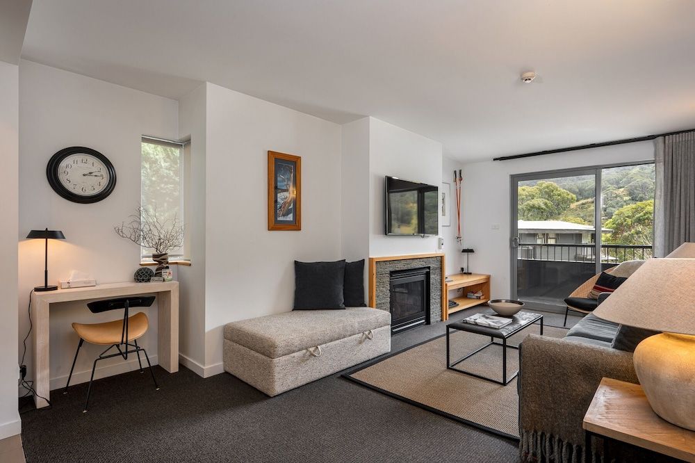 Superior Apartment, 1 King Bed, Non Smoking, Kitchen (2 Nights)