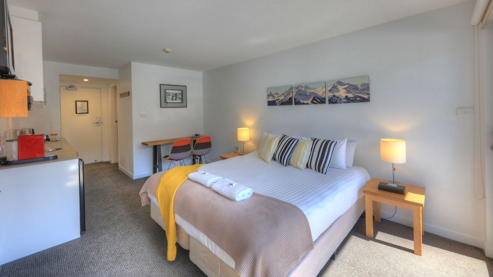 Superior Studio, 1 King Bed, Kitchenette, Mountain View (Studio Apartment 2 Nights)