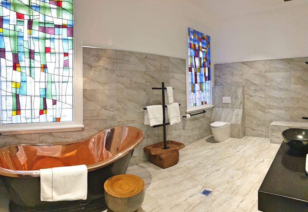 CIRCA 1928 - Albury Warhol Suite 3