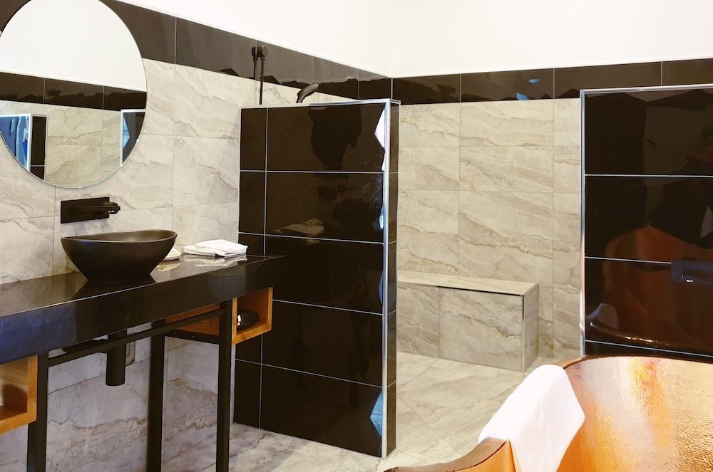 CIRCA 1928 - Albury Hart Suite 5