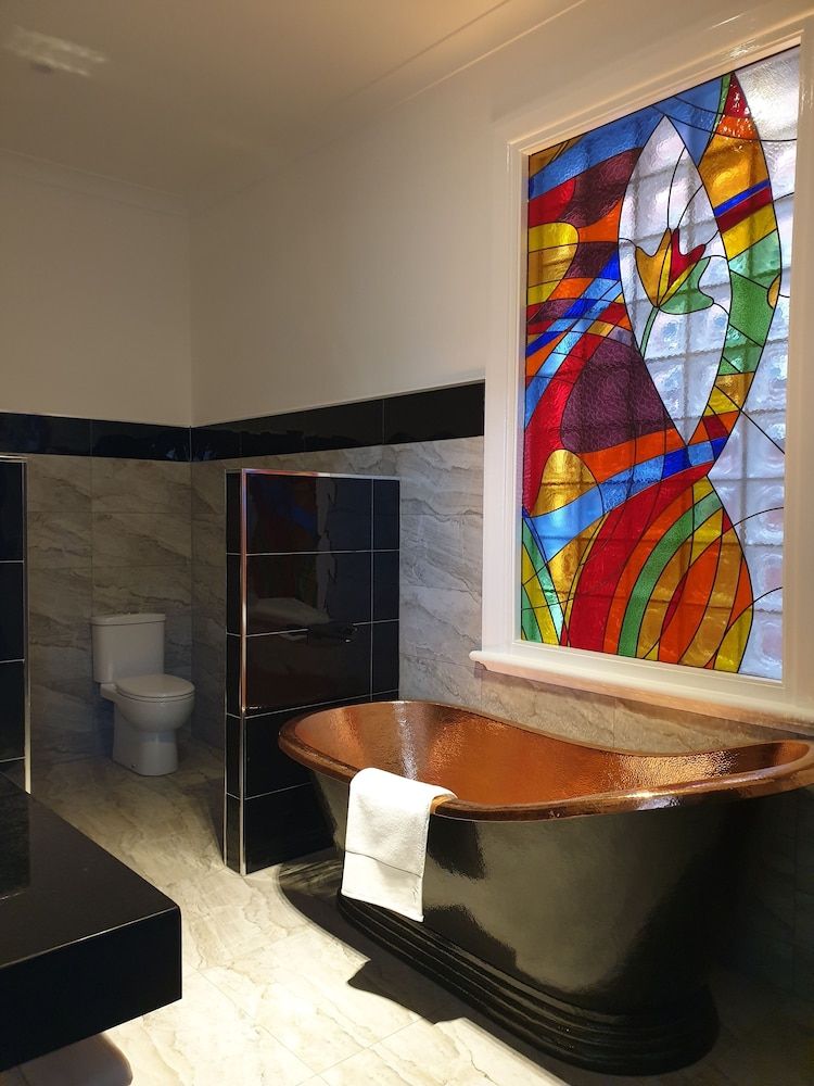 CIRCA 1928 - Albury Hart Suite 4