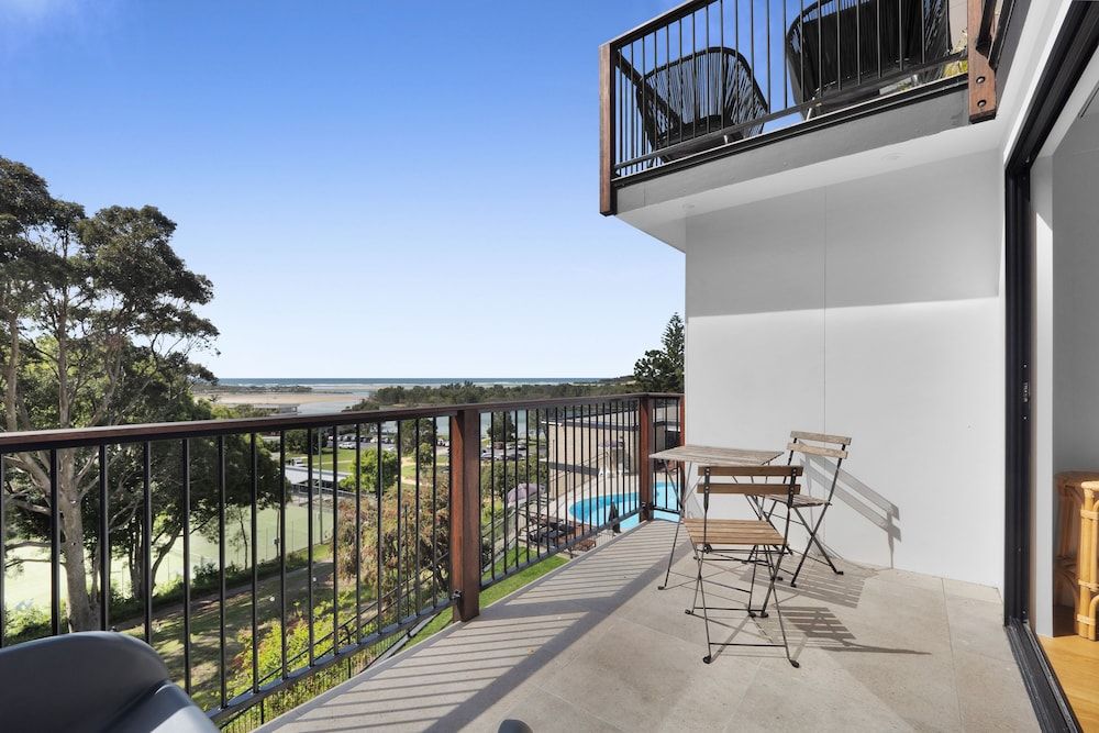 The Beach Rooms Micro Queen Room - Ocean View / Balcony 4