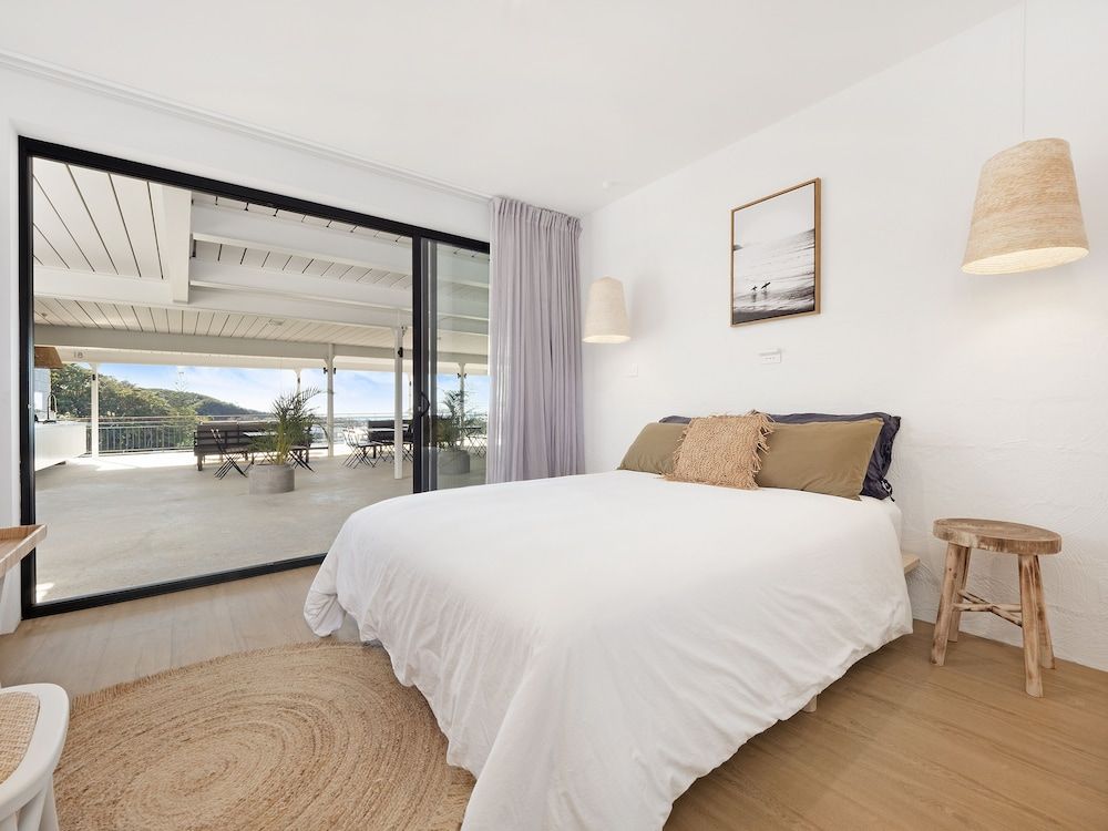 The Beach Rooms Micro Queen Room-1 Queen-Courtyard View 2