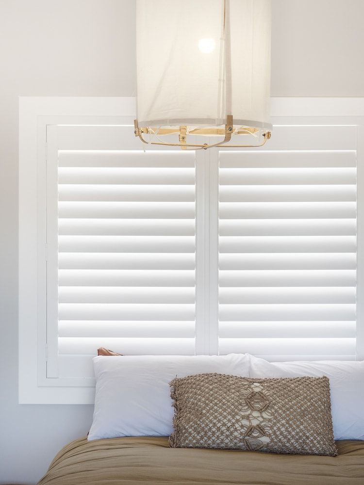 Family 1 Room (Sleeps 4) - 1 King + 1 Queen - Ocean View