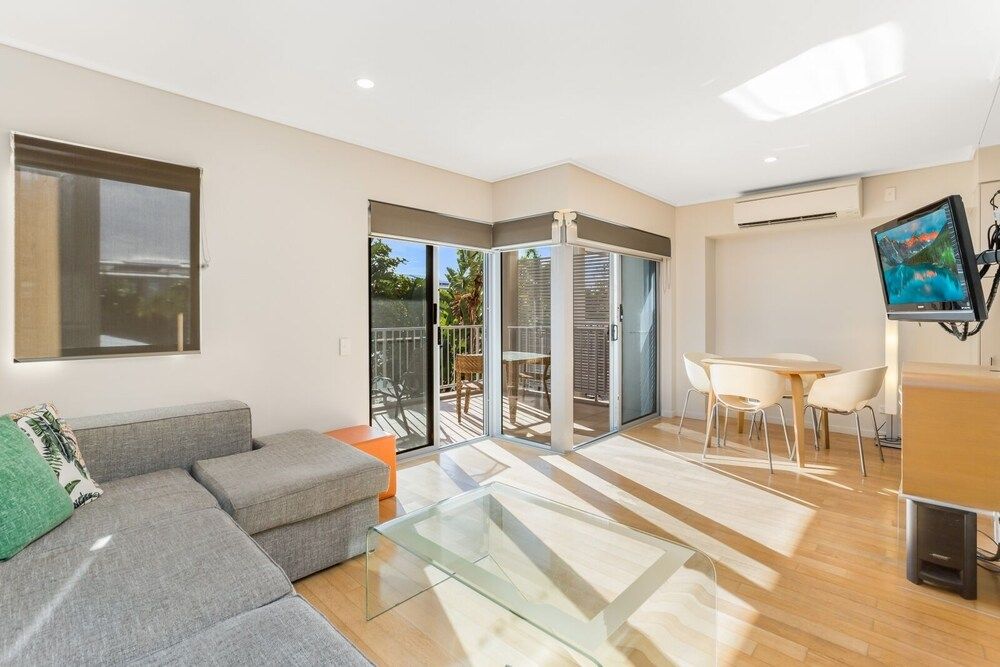 One Bedroom Spa Suite with Pool View