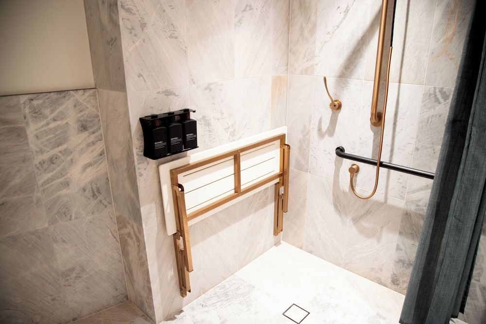 202 Elizabeth The Surry - Accessible Room 3