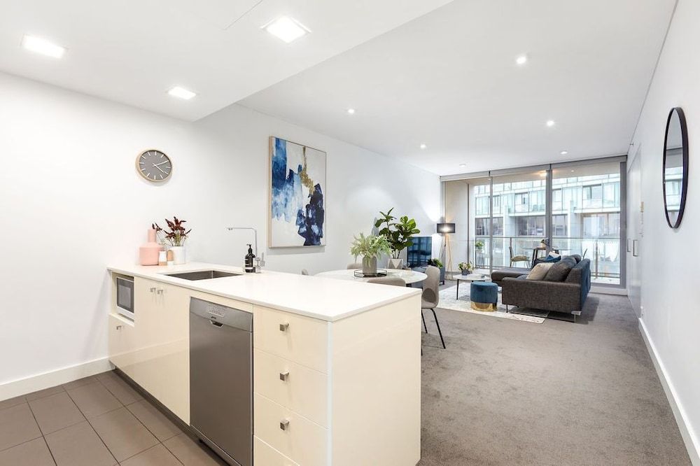 Two Bedroom Apartment With Parking (Queen & 2 Singles)