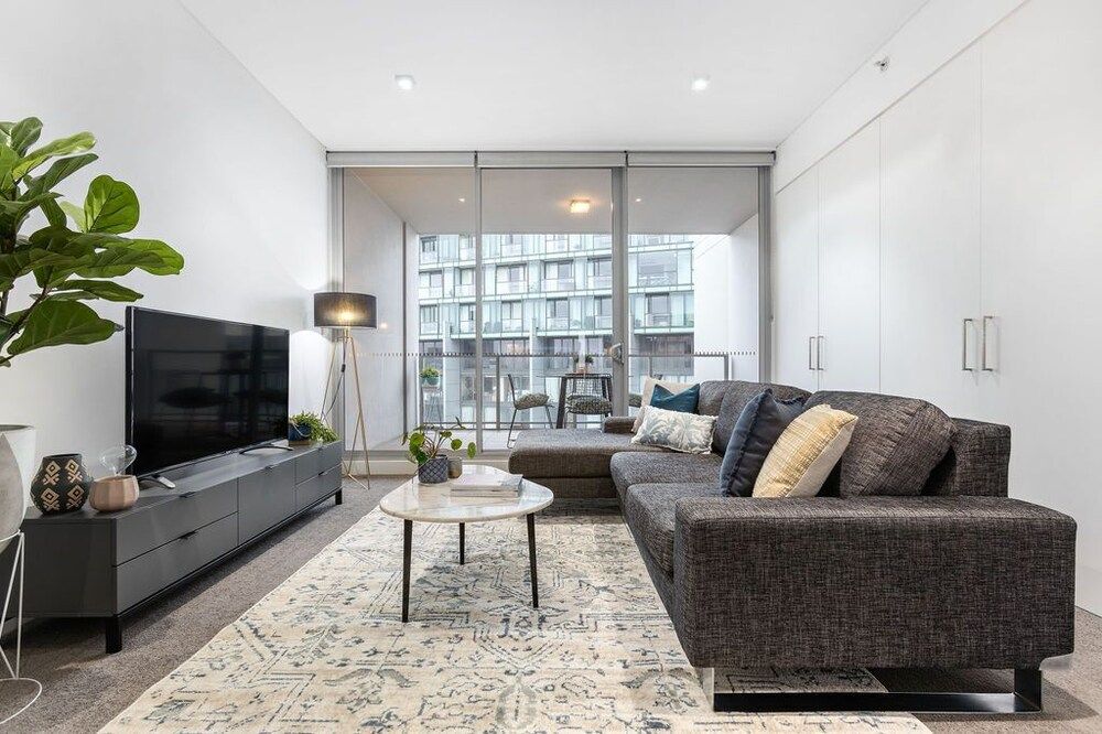 Two Bedroom Apartment With Parking (2 Queens)
