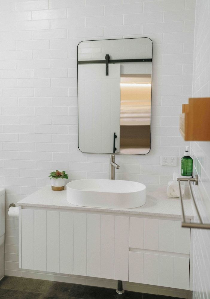 Vali by Village Private Deluxe King Ensuite Room 5