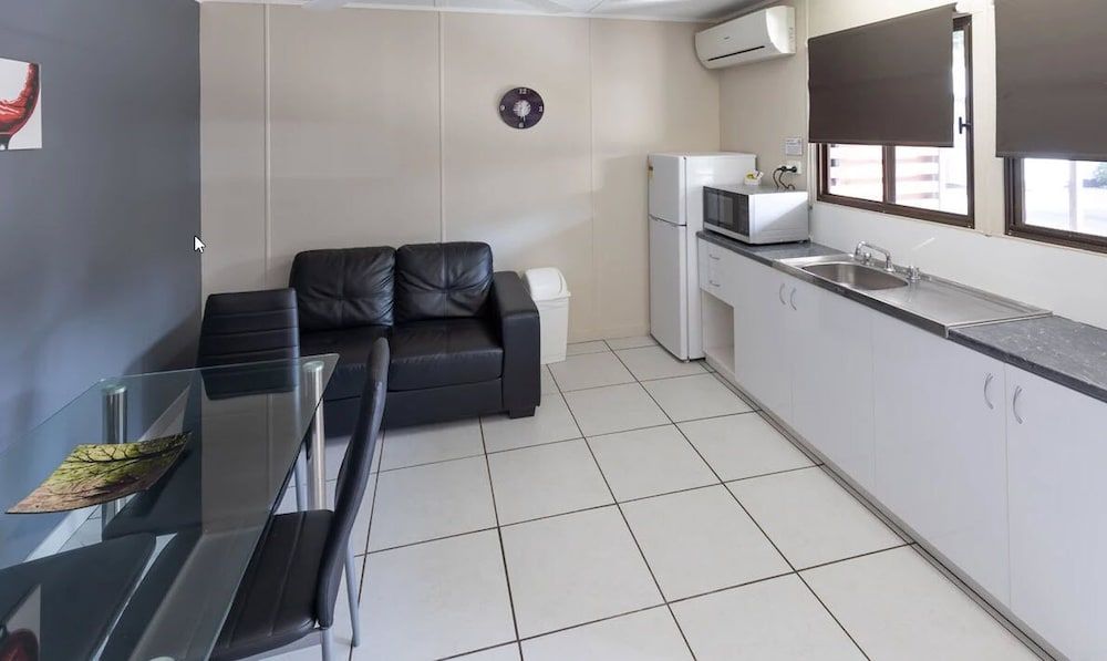 Tasman Holiday Parks-Cairns Cool Waters 2 Bedroom Motel Unit - Small (2BR) 3