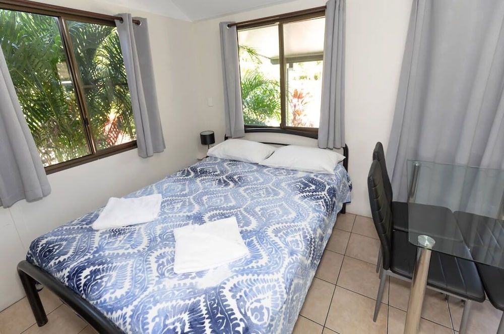 Tasman Holiday Parks-Cairns Cool Waters Large Budget Coconut Cabin (Studio) 2