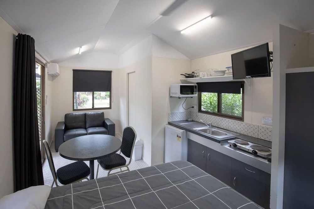 Budget Coconut Cabin (Studio)