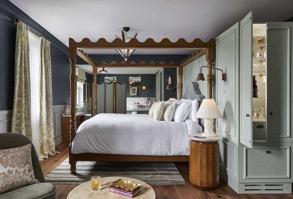 Premier Manor Suite