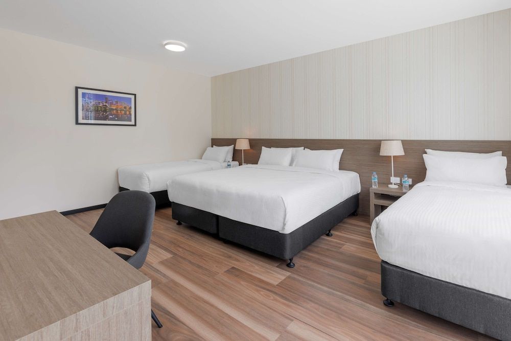 Best Western Queen Victoria Market Hotel Executive Room, Multiple Beds, Non Smoking, City View 2