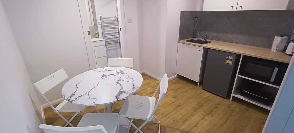 The Berri Bubble Lodge Family Room 21