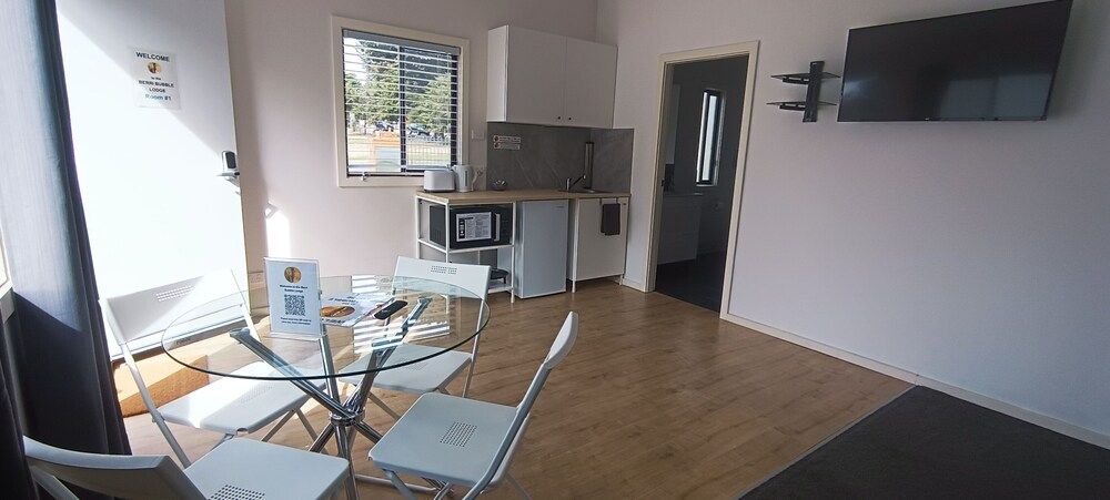 The Berri Bubble Lodge Family Room 23