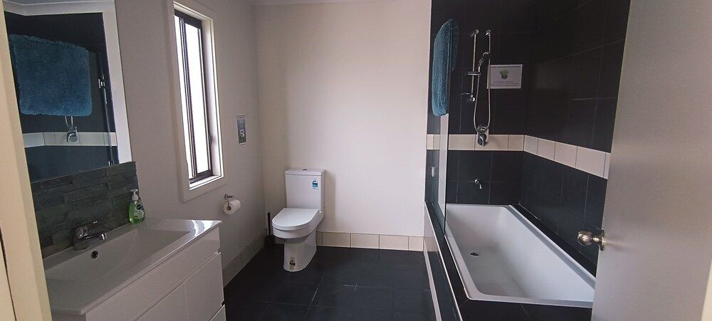 The Berri Bubble Lodge Family Room 16