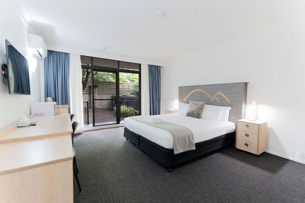 Room, Courtyard View
