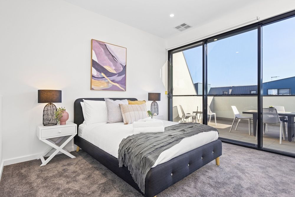 Three Bedroom Townhouse With Parking